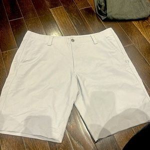 Under Armour golf shorts - size 38